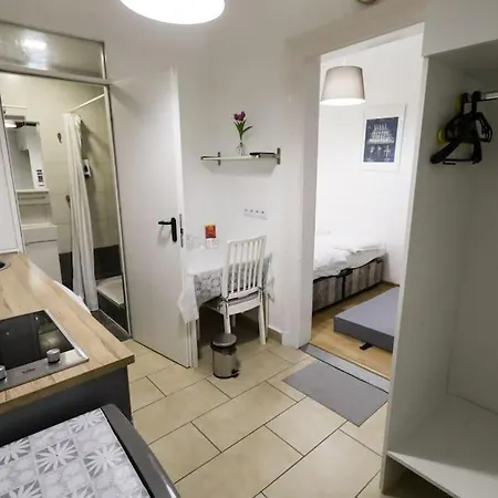 Apartment Pest-port Room-6 Private